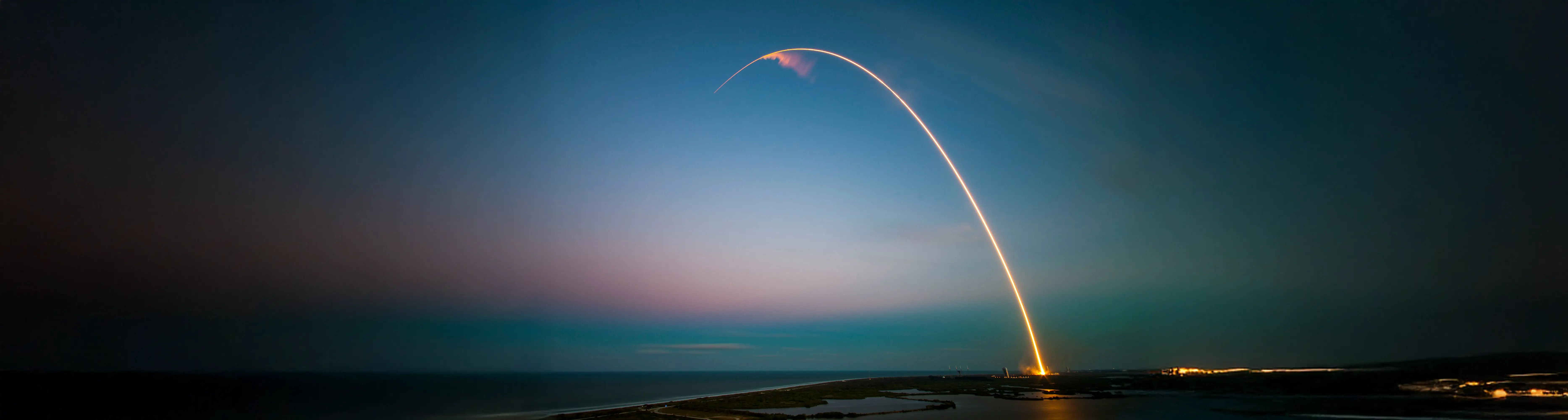 Fusée au décollage, symbole de l’expertise et de la sécurité de Jarnias Formation.